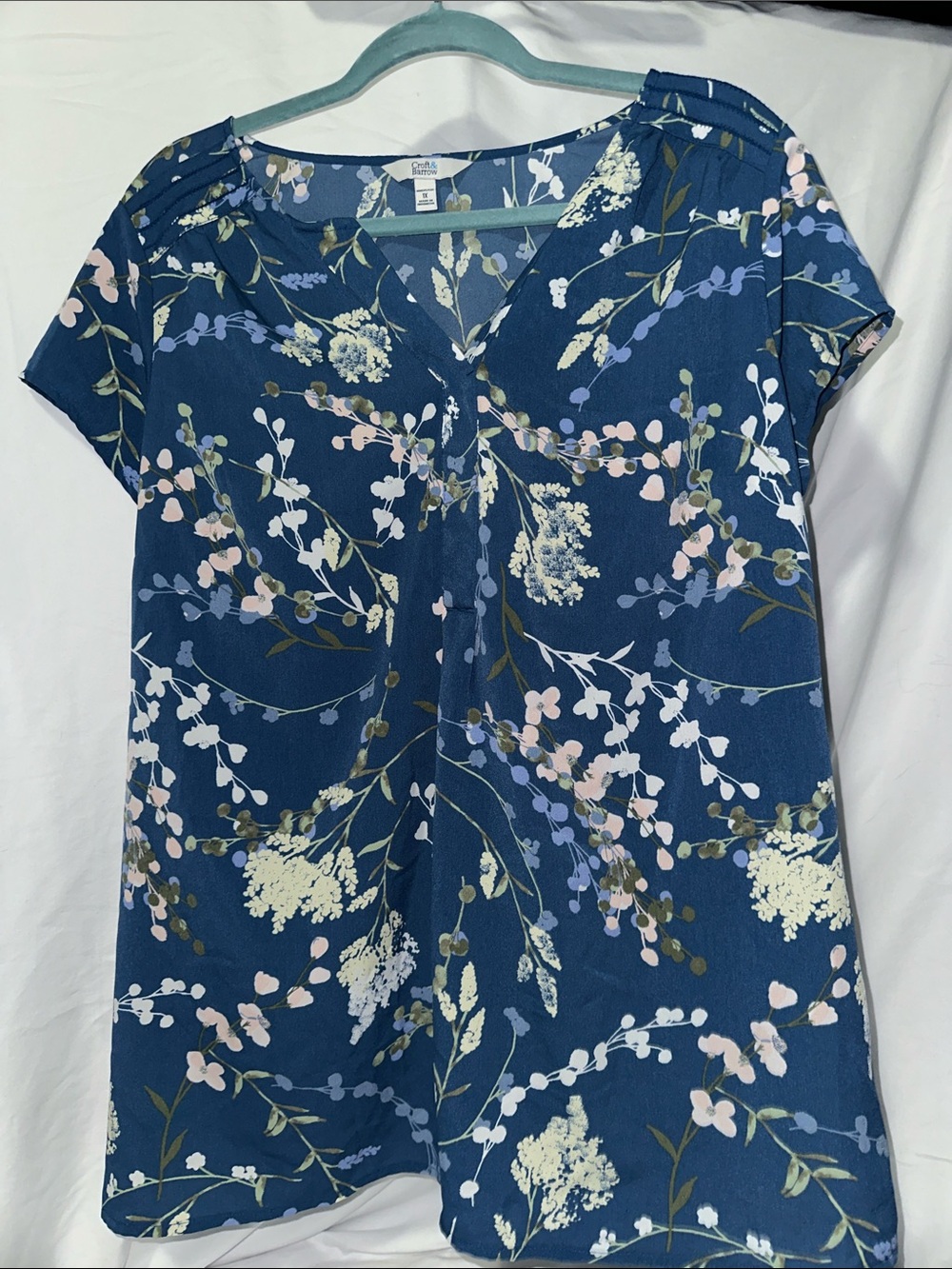 croft & barrow navy floral V-neck short sleeve blouse